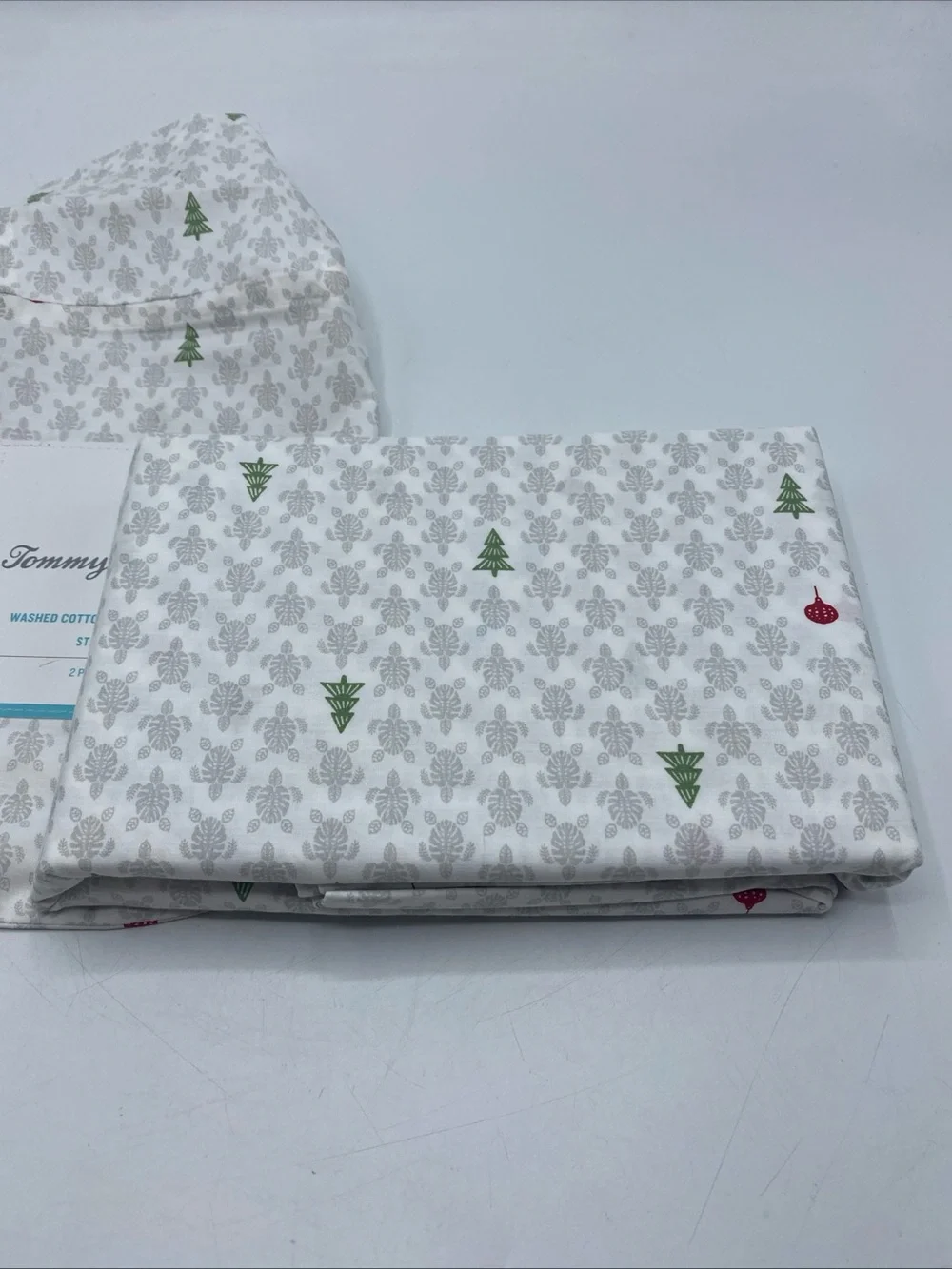 Tommy Bahama 2 Standard Cotton Pillowcases Christmas holiday Festive Tree Turtle